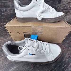 Coreskin Gray and White Low Top Sneakers with Lace Up Design